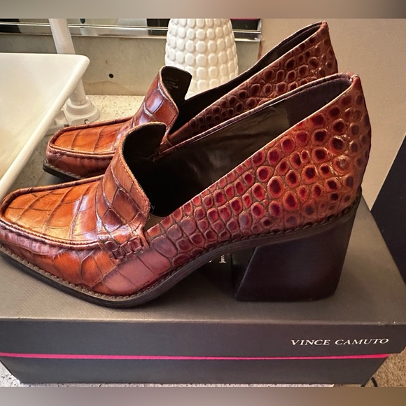 Vince Camuto women Brown Loafers - Picture 5 of 8